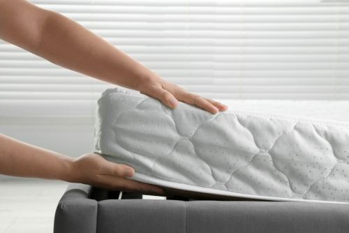 Jak wybrać odpowiedni materac przeciwodleżynowy: poradnik dla opiekunów